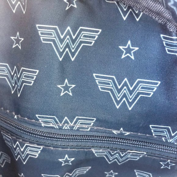 Loungefly x DC Comics Wonder Woman Mini Backpack Limited Edition New - Picture 10 of 11